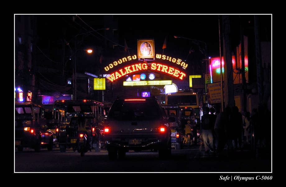 2005 - 07 - Pattaya - walking street 1.JPG